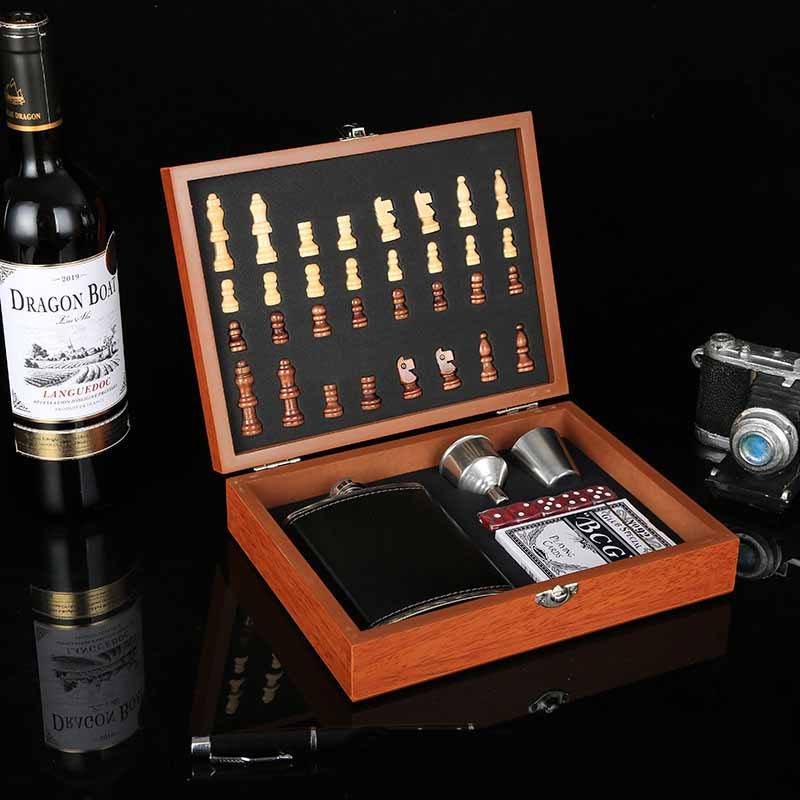 Premium Hip Flask Gift Set | Wooden Chess Box with Customizable Name | Includes 250ml Hip Flask, Shot Glasses, and Foldable Utensils