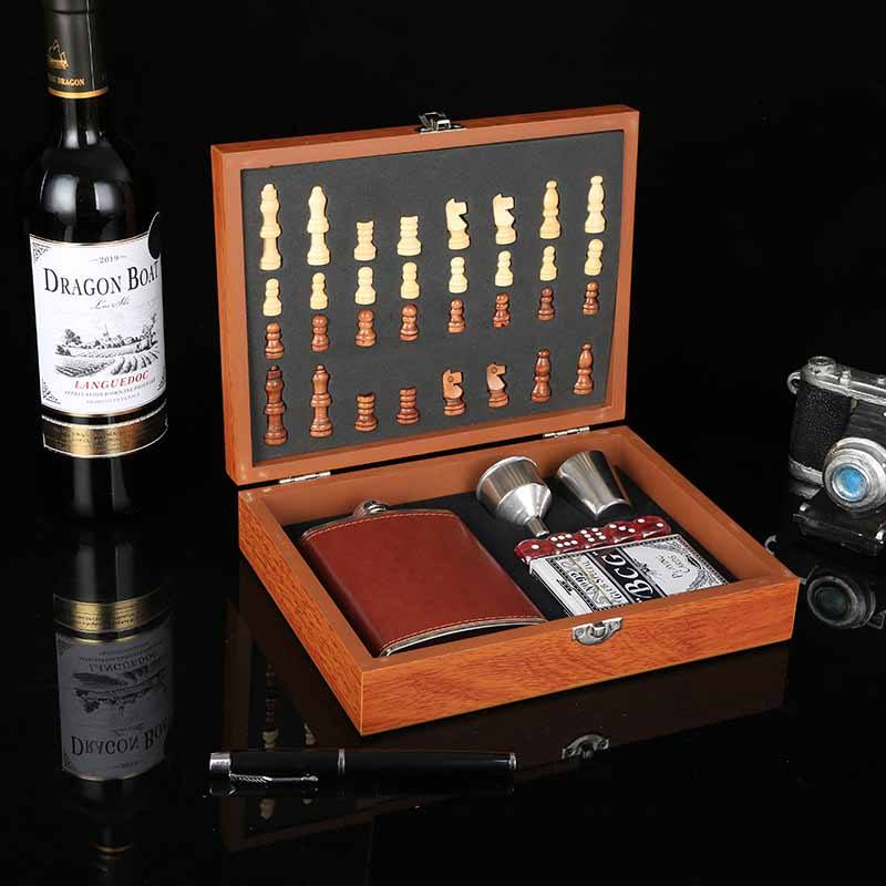 Premium Hip Flask Gift Set | Wooden Chess Box with Customizable Name | Includes 250ml Hip Flask, Shot Glasses, and Foldable Utensils