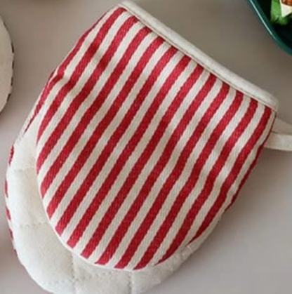 Heat Resistant Oven Gloves Cotton Insulation, 240°C Protection, Anti Scalding Duckbill Shape for Kitchen Use