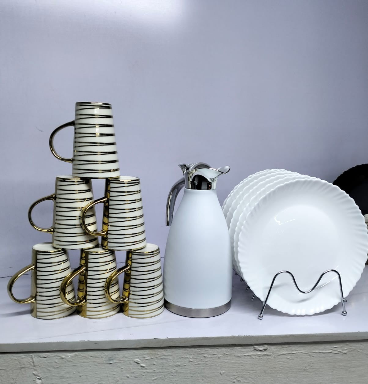 13 Piece Dinner Set  | 6 Mugs, 6 Dinner Plates, and 2L Unbreakable Flask