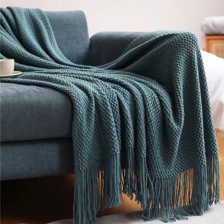 Luxurious Knitted Throw Blanket with Tassels Cozy Decorative Sofa Blanket for Living Room and Bedroom Décor