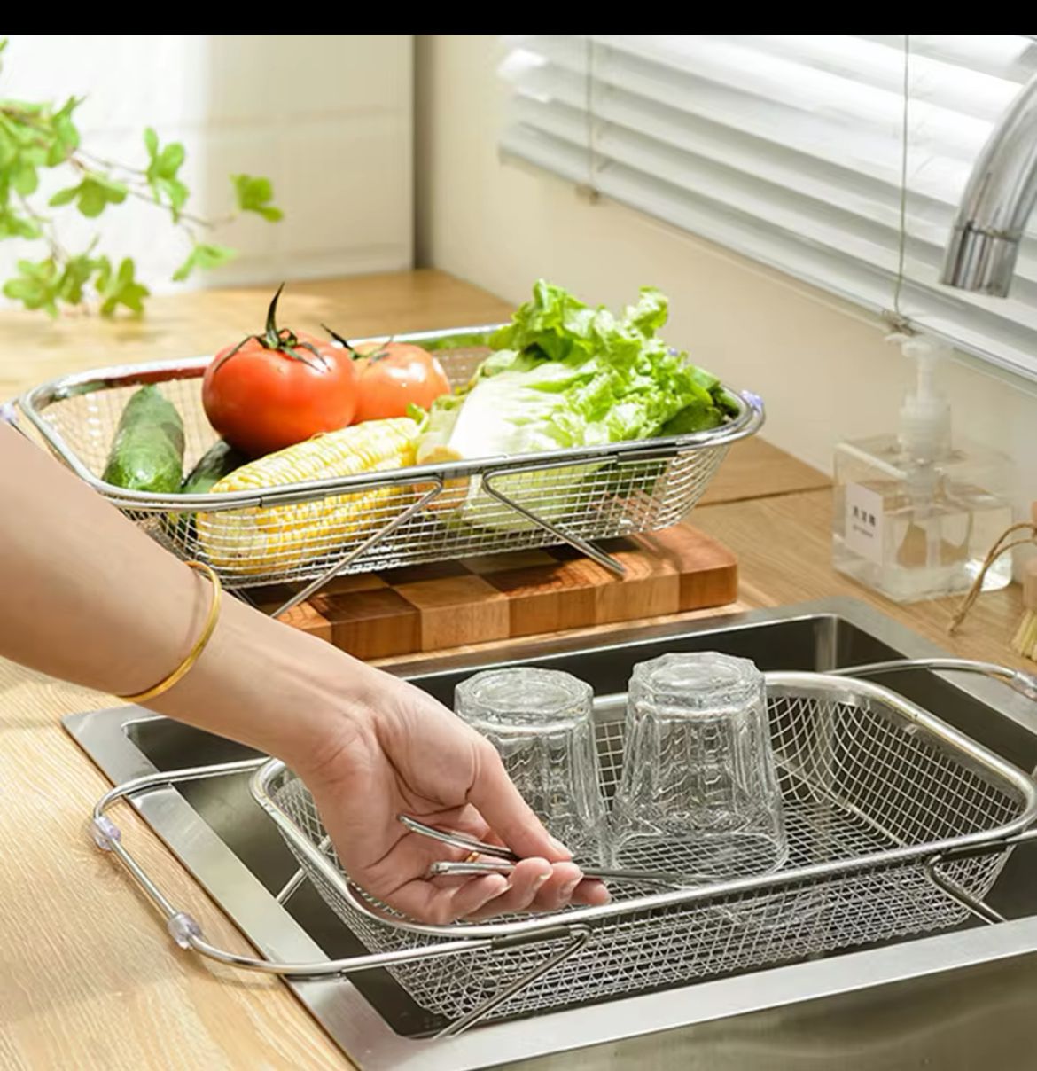 Stainless Steel Expandable Over The Sink Colander Adjustable Strainer Basket for Fruits, Vegetables, and Kitchen Sink Draining