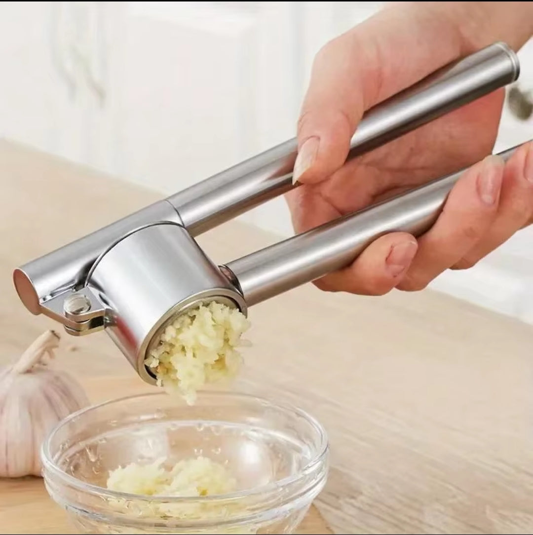 Heavy Duty Garlic Press |  Durable Kitchen Tool for Effortless Garlic Crushing | Home Kitchens & Pofessional Chefs