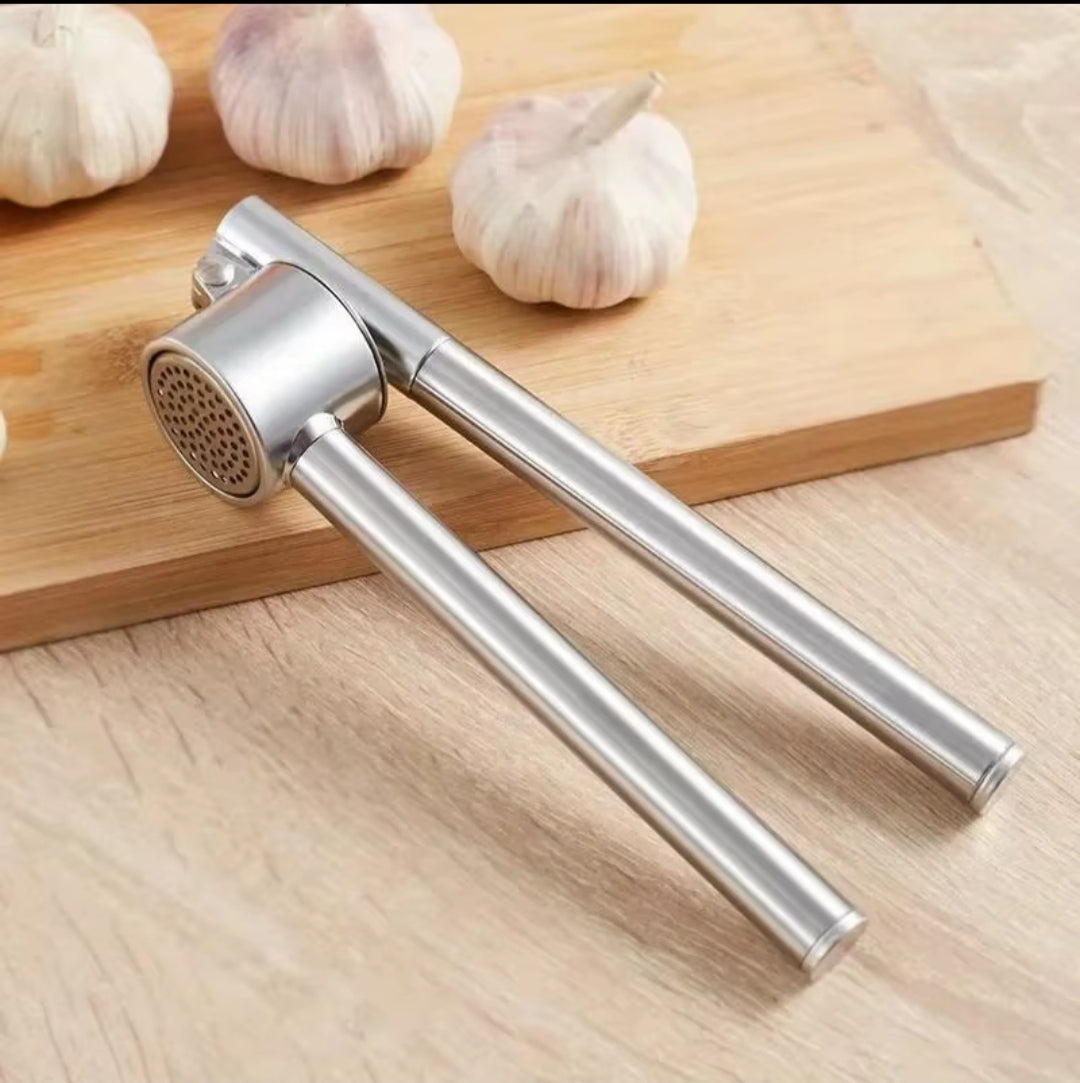 Heavy Duty Garlic Press |  Durable Kitchen Tool for Effortless Garlic Crushing | Home Kitchens & Pofessional Chefs