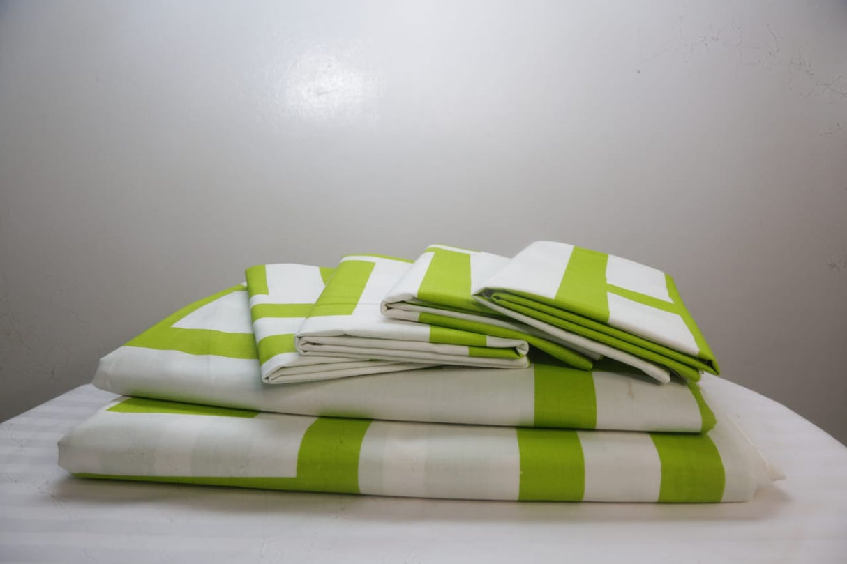 High Quality 6 Piece Pakistan Bedsheets Set | 1 Fitted, 1 Flat Sheet & 4 Pillowcases (7x7 Size)