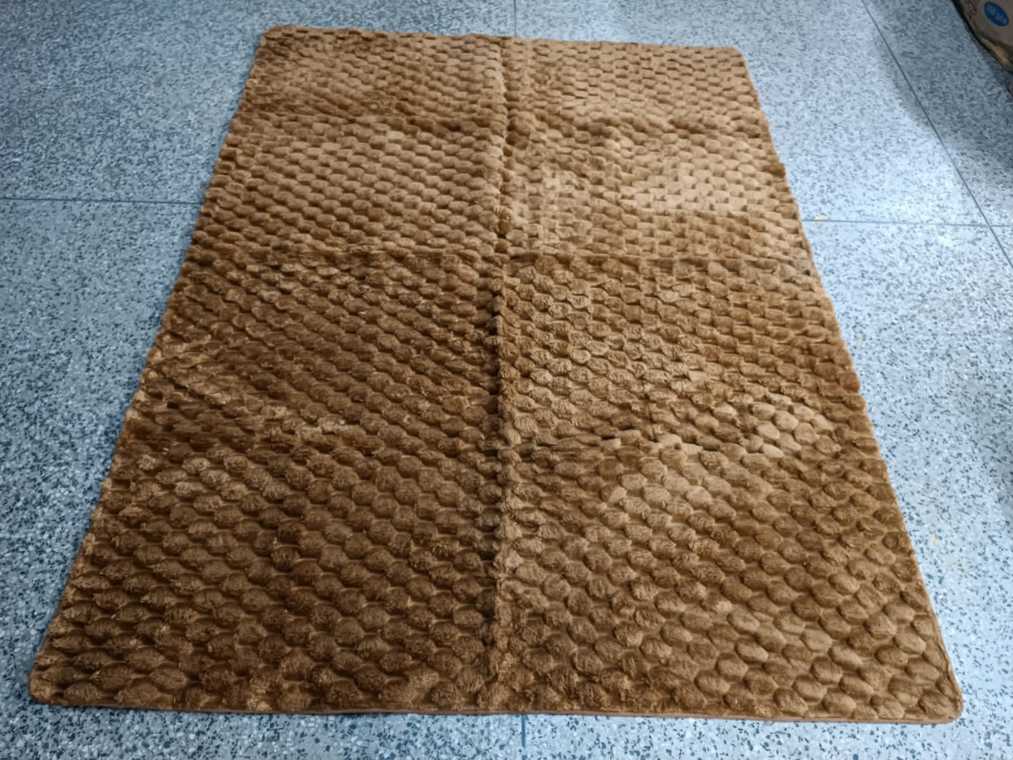 Soft Woolen Carpet / 5x8ft Luxurious Area Rug for Living Room, Bedroom, or Office