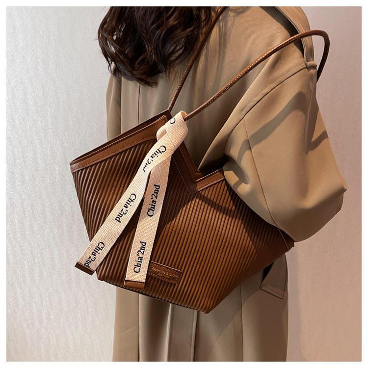 The Love Design Tote Bag Stylish and Spacious 40x14x21cm, Brown, Perfect for Everyday Use