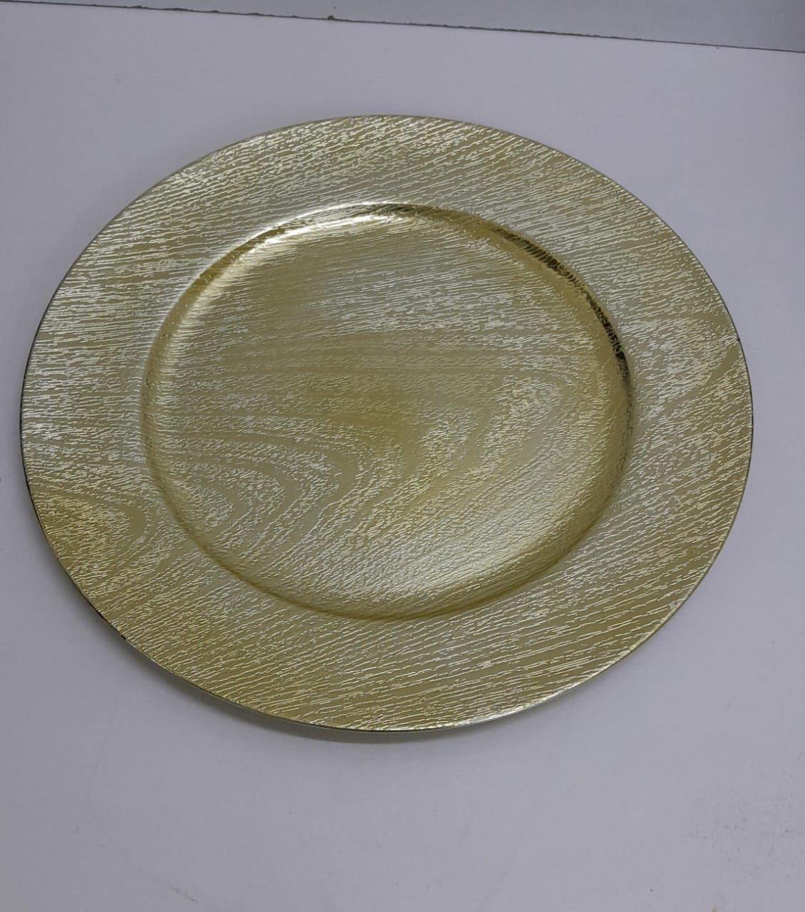 Classy Round Decor Charger Plates  Elegant Table Setting, 33cm Diameter, Perfect for Weddings and Events