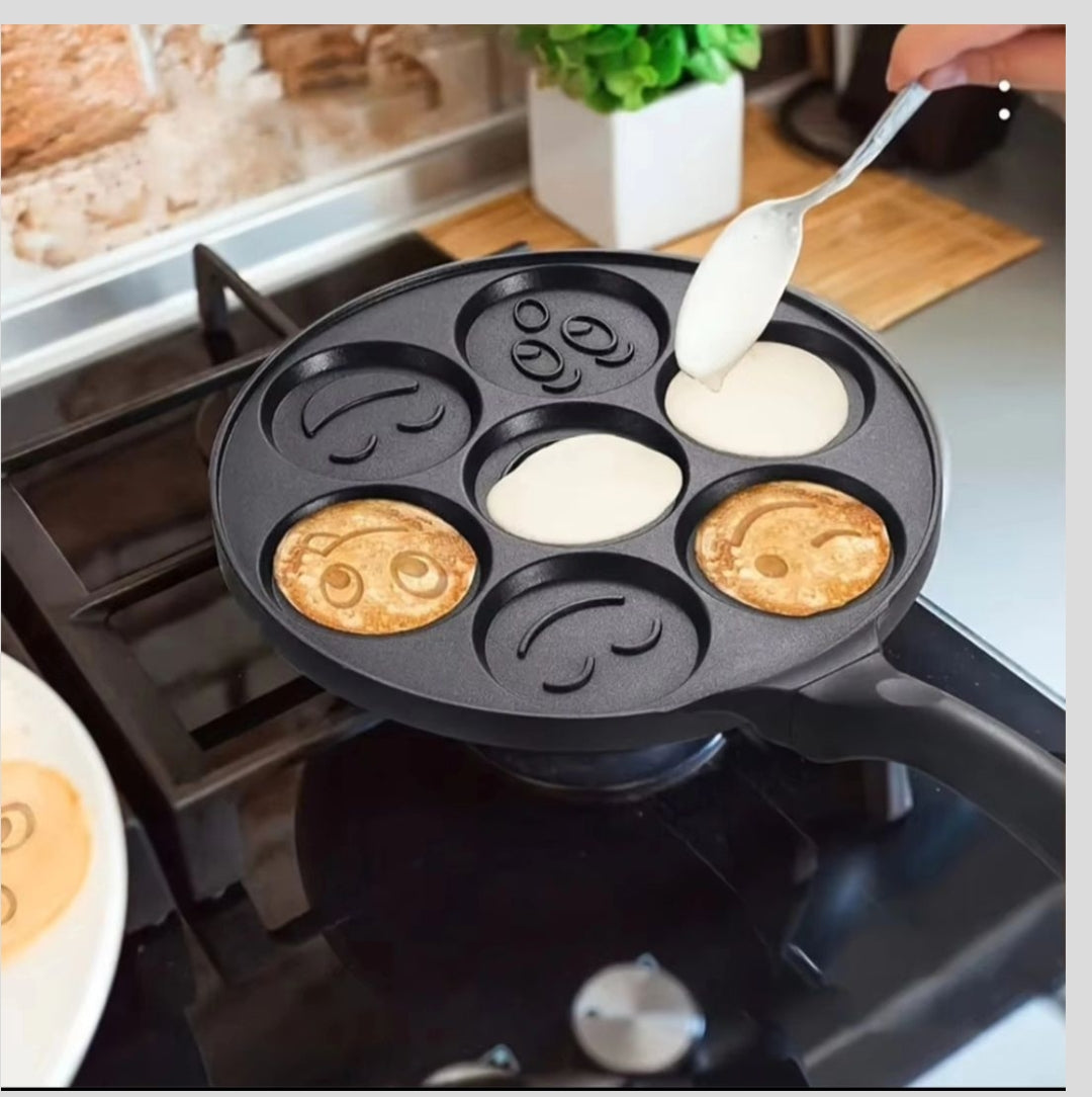 7 Hole Non Stick Pancake Pan | Fun Animal Face Design | Non Stick Coating | Gas Stove Compatible | 46cm x 7.1cm