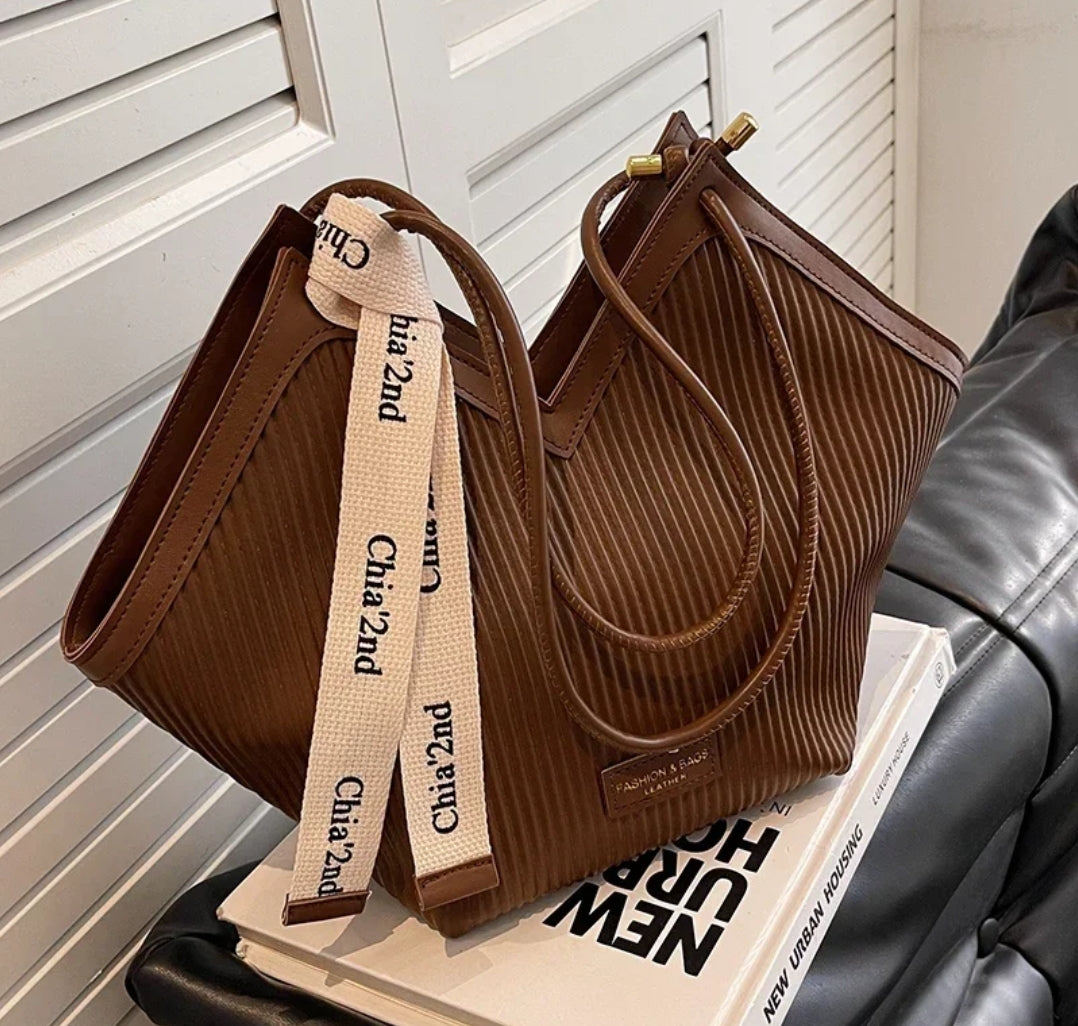 The Love Design Tote Bag Stylish and Spacious 40x14x21cm, Brown, Perfect for Everyday Use