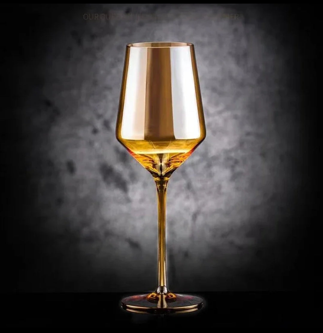 Elegant Gold Shapely Wine Glass Large 539ml Capacity, Premium Glassware for Special Occasions