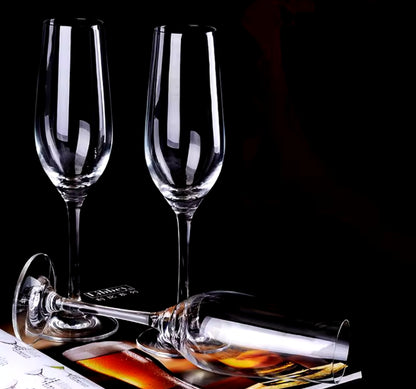 Durable Quality: Made from sturdy glass, enhancing both clarity and durability.
Perfect for Celebrations: A set of 6, ideal for toasting at gatherings, parties, and special events.