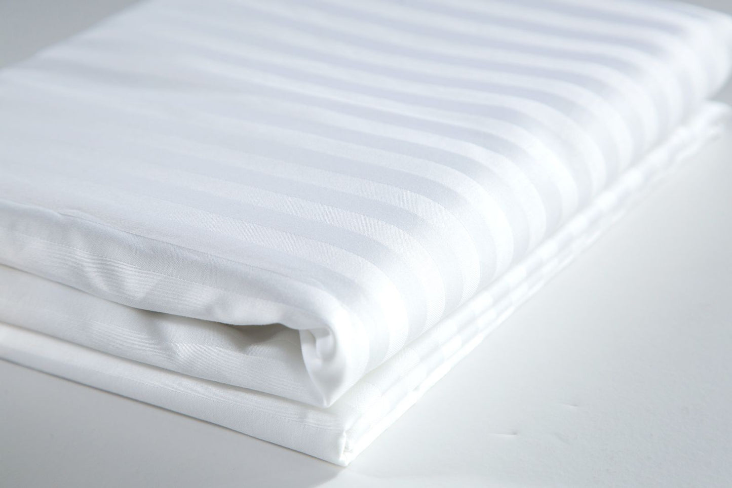 White Striped Fitted bedsheets, Size- 6 by 7