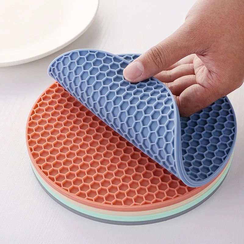 Round Silicone Table Mat | Extra Thick Placemat, Honeycomb Hot Pad & Coaster | 8cm x 8cm