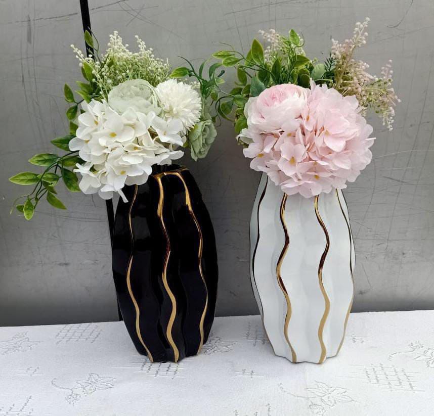 Creative Outdoor Indoor Unique Ceramic Flower Vase Decor | White and Black | 1 Piece